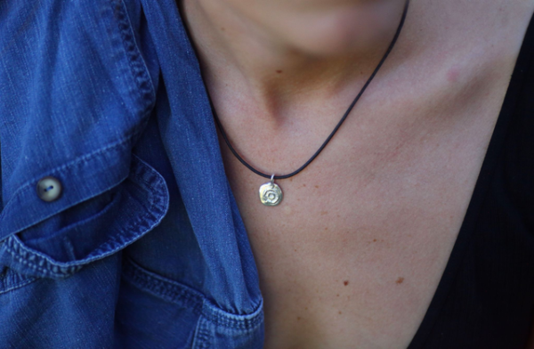 Collier Íchnos