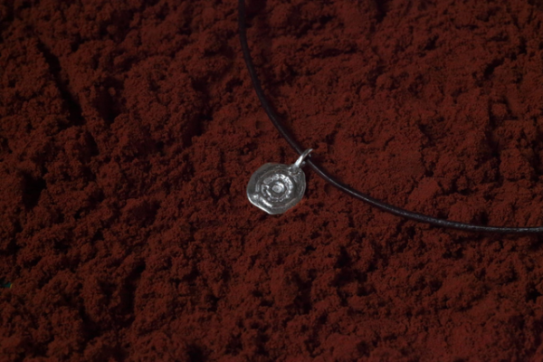 Collier Íchnos
